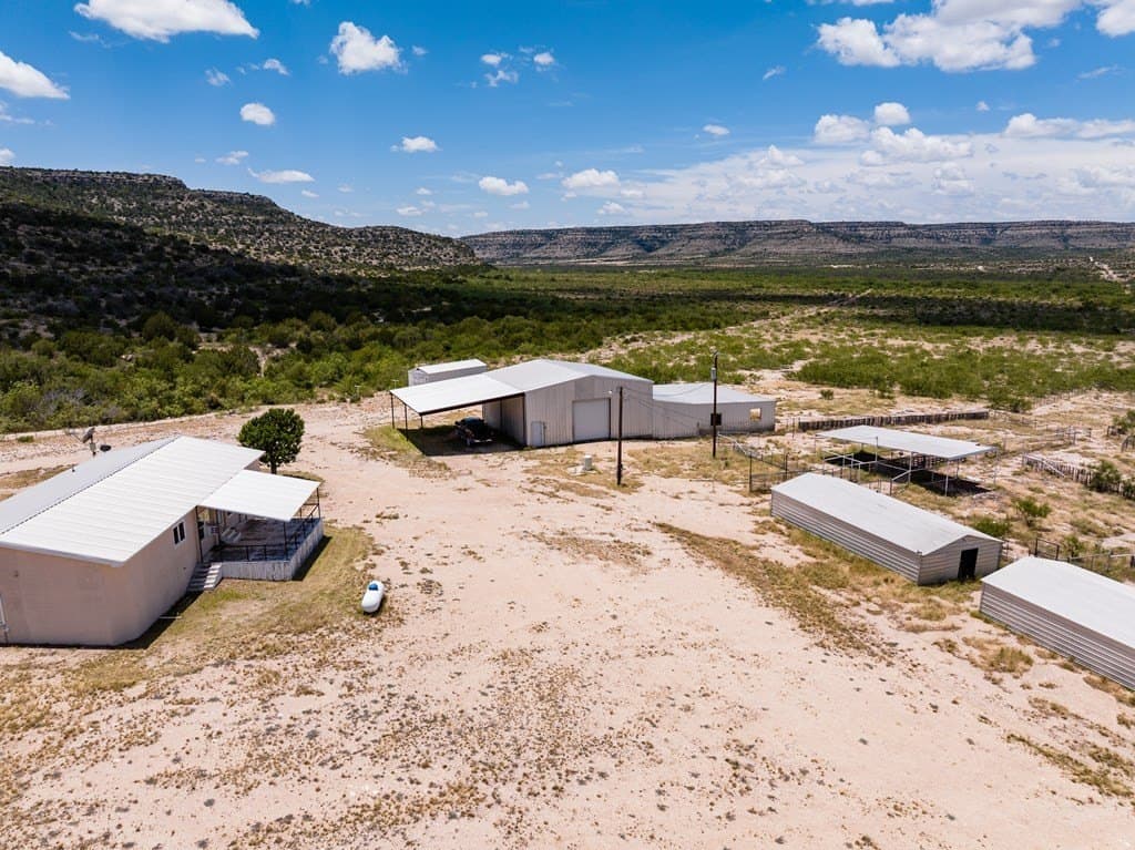 851 acres in Crockett County - photo 8