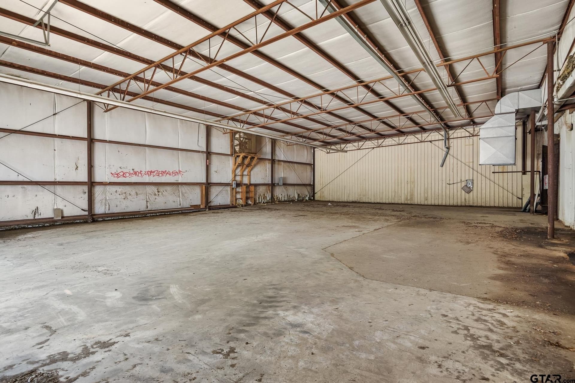 32.94 acres in Smith County - photo 18