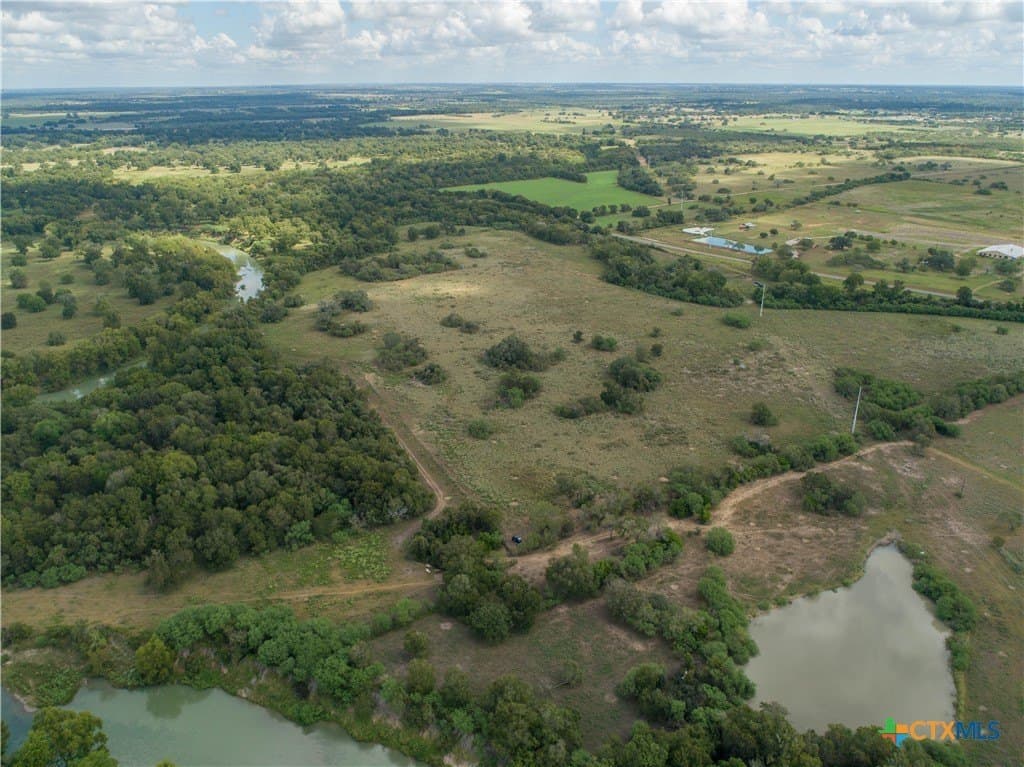 140 acres in DeWitt County - photo 2