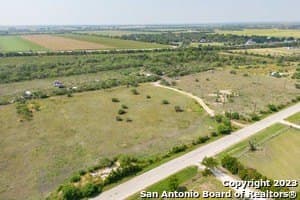 10 acres in Guadalupe County - photo 2