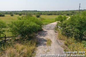 10 acres in Guadalupe County - photo 3