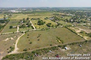 670 Country Ln