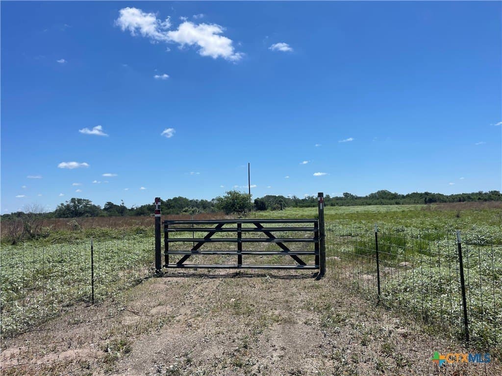 6902 N Highway 35
