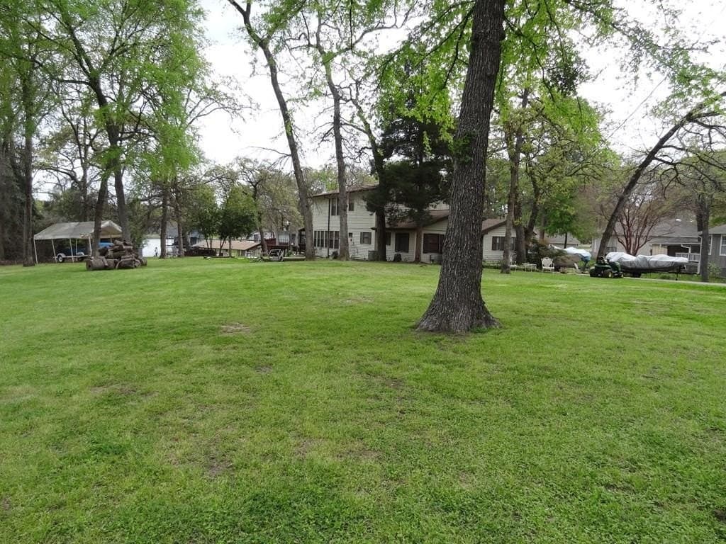 0.43 acres in Henderson County - photo 17