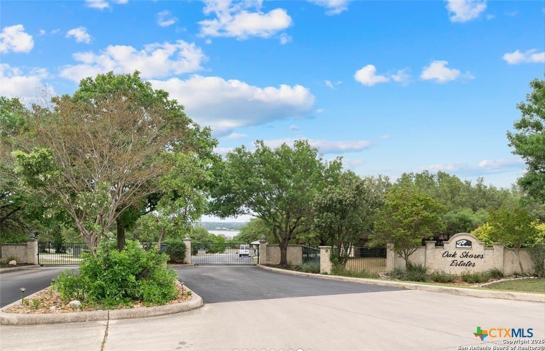 0.84 acres in Comal County - photo 2