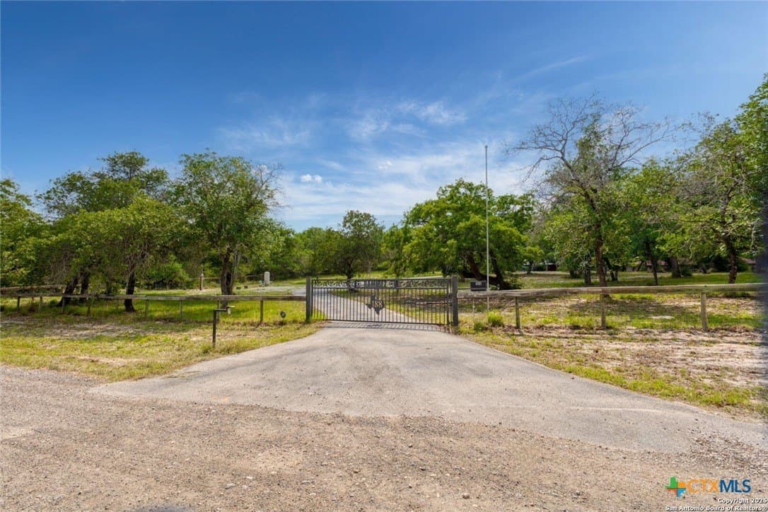 10 acres in Guadalupe County - photo 3