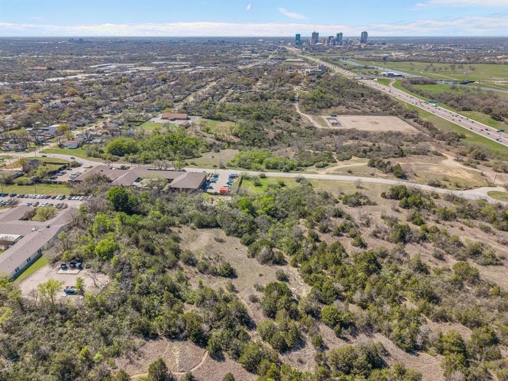 5.27 acres in Tarrant County - photo 2