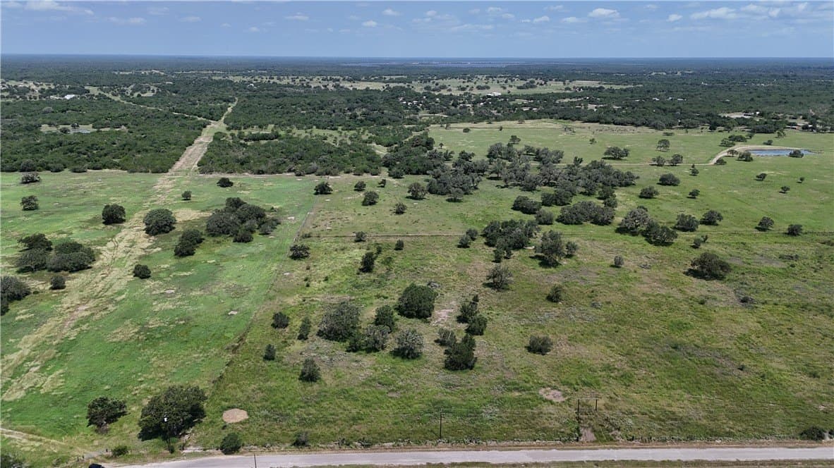 5.27 acres in Bee County - photo 4