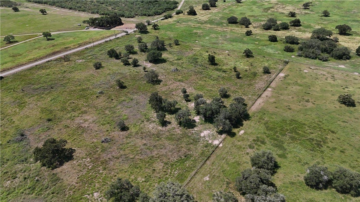 5.27 acres in Bee County - photo 3