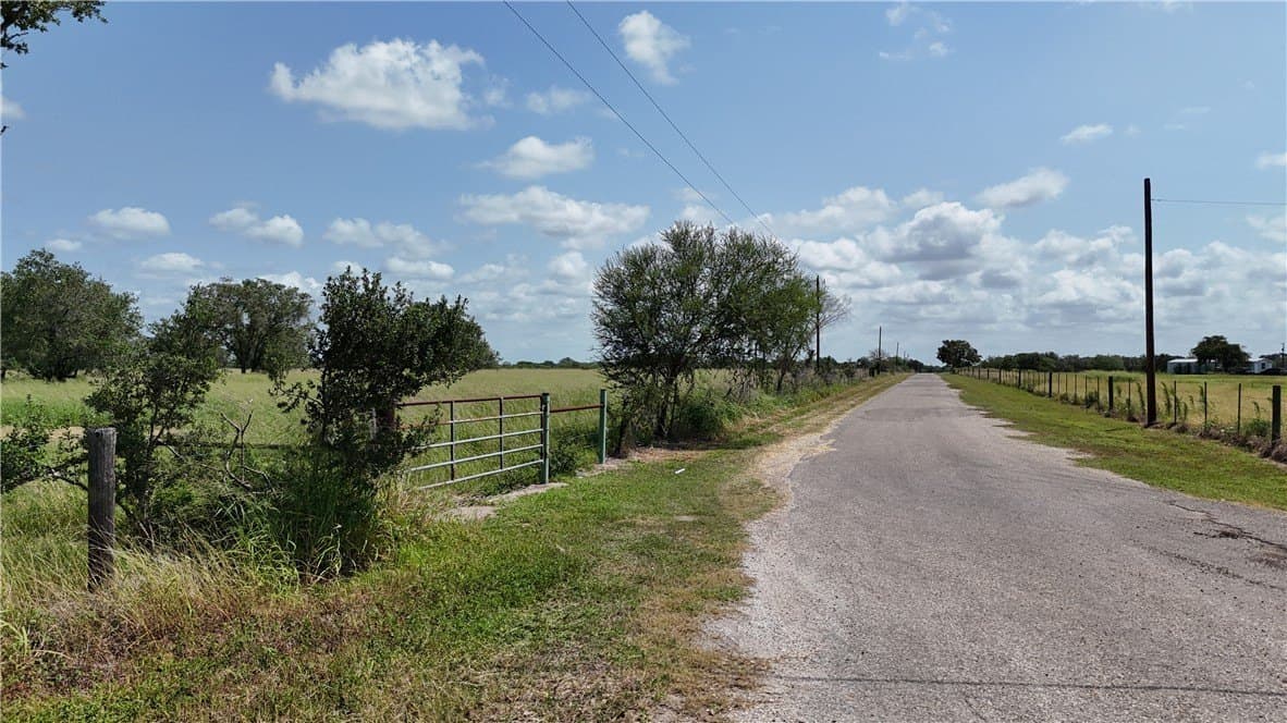 5.27 acres in Bee County - photo 5