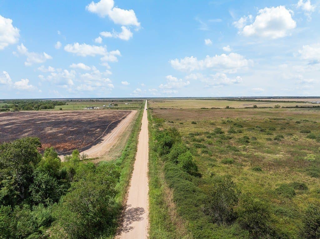 320 acres in Colorado County - photo 2
