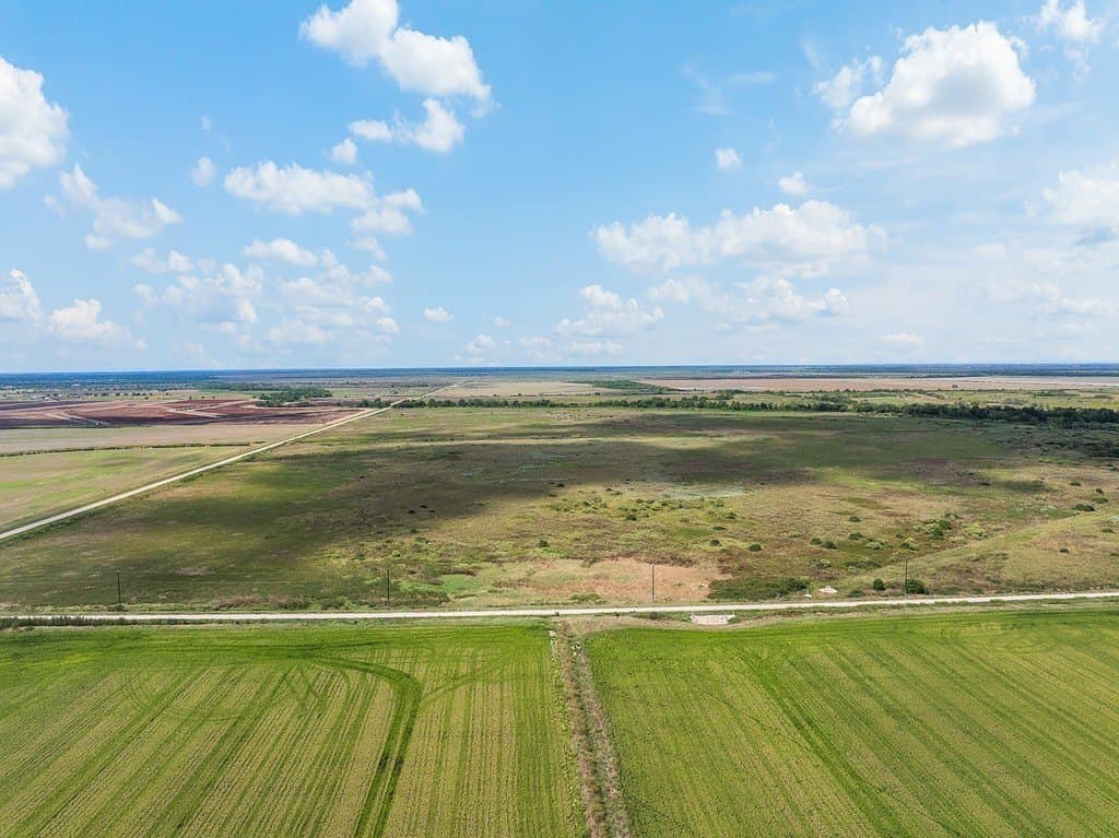 320 acres in Colorado County - photo 4