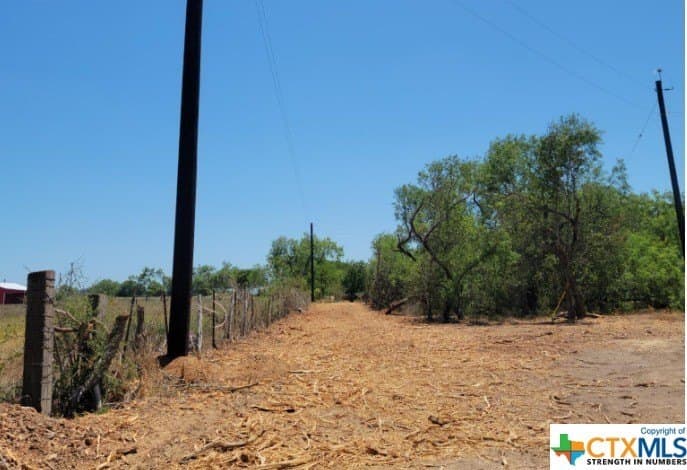 1 acres in Gonzales County - photo 6