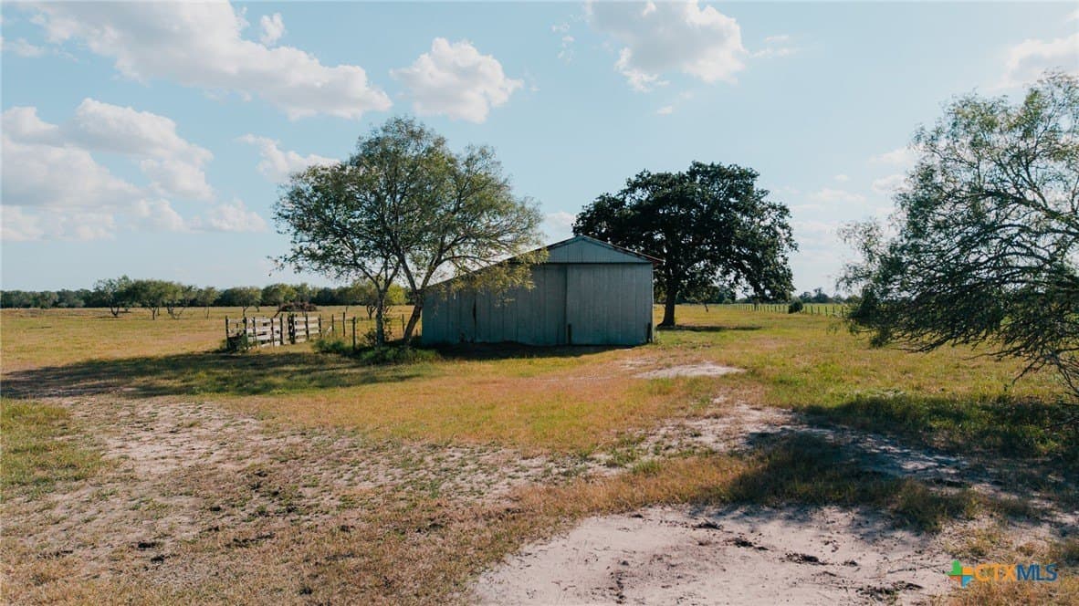 11 acres in Lavaca County - photo 5