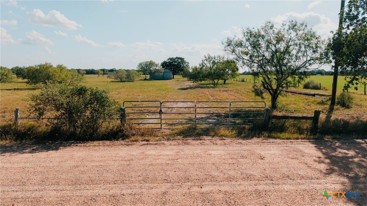 11 acres in Lavaca County - photo 10