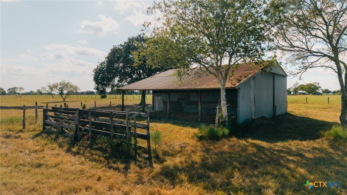 11 acres in Lavaca County - photo 4