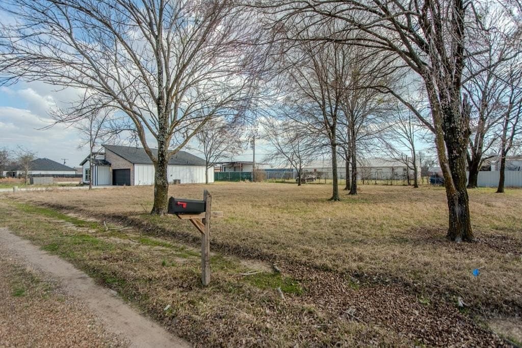 0.13 acres in Henderson County - photo 4