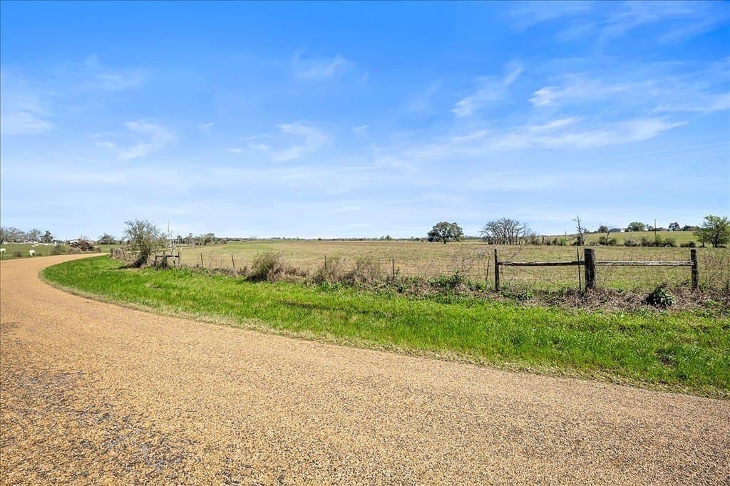 6 acres in Colorado County - photo 16