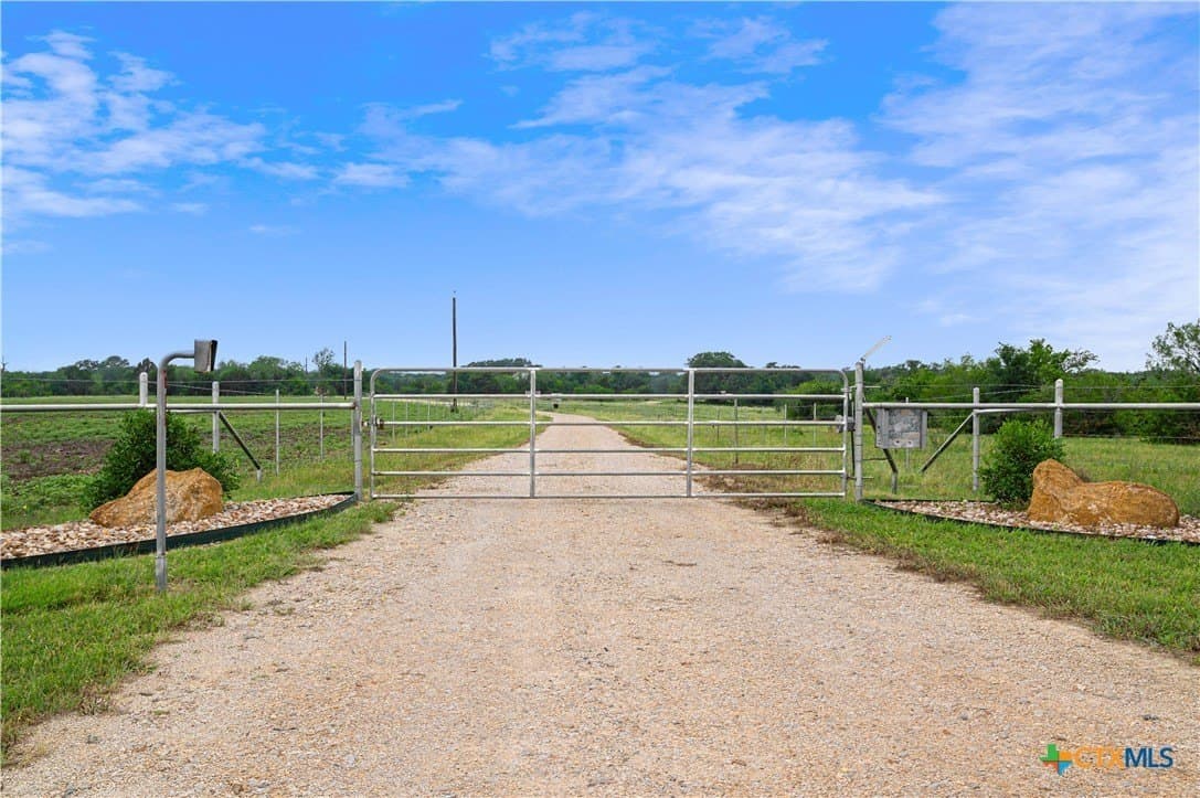51.75 acres in Guadalupe County - photo 17