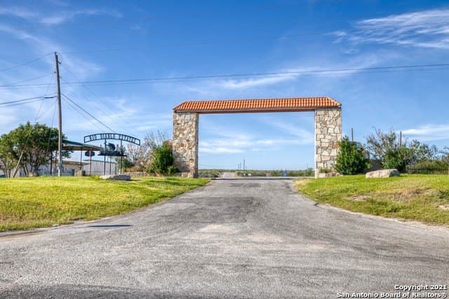 112.7 acres in Val Verde County - photo 2