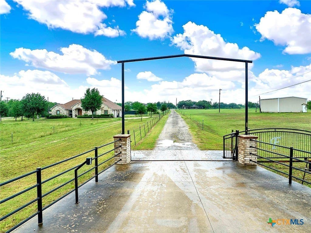 11 acres in Bexar County - photo 2