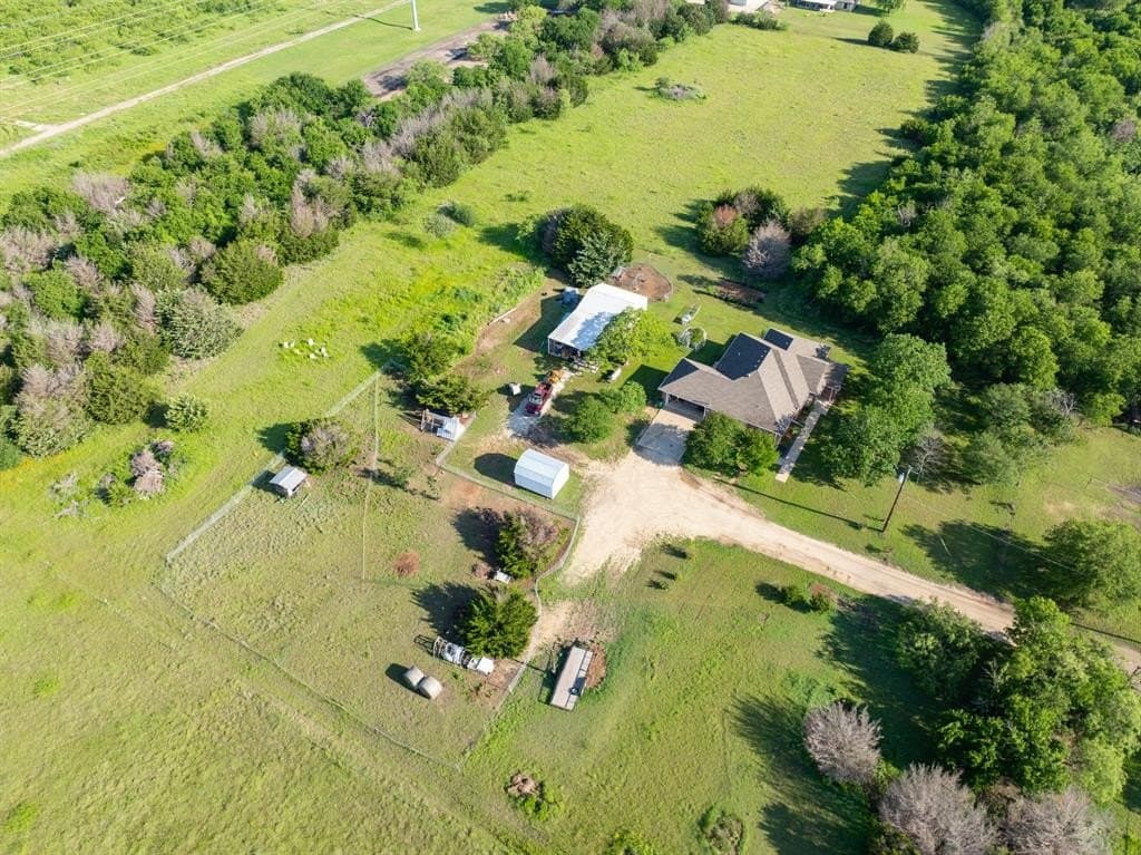 10 acres in McLennan County - photo 4