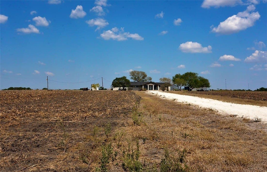 10 acres in Bee County - photo 2