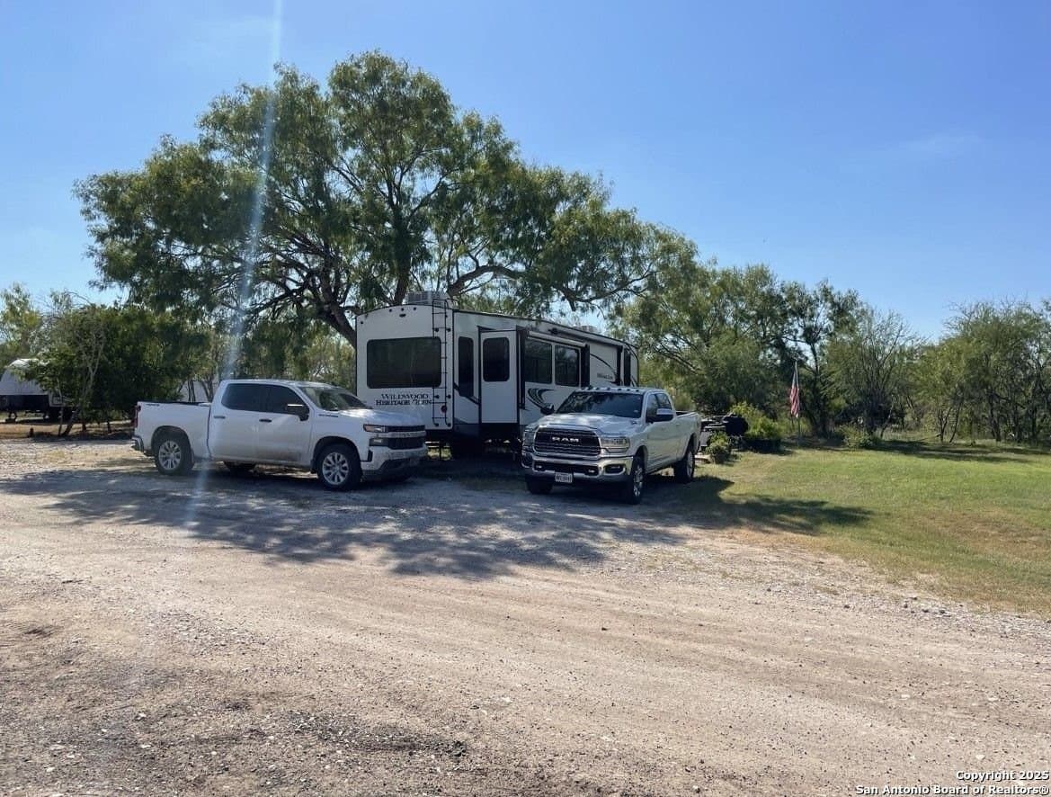8 acres in Karnes County - photo 3
