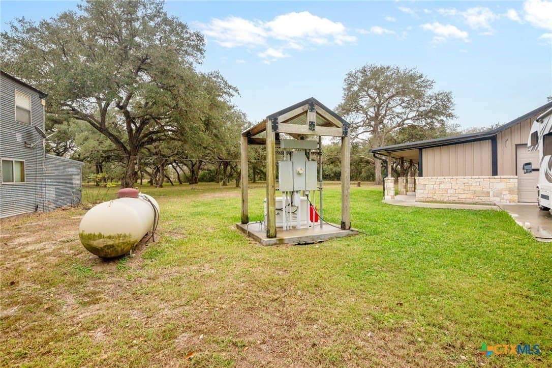 13.73 acres in Victoria County - photo 9