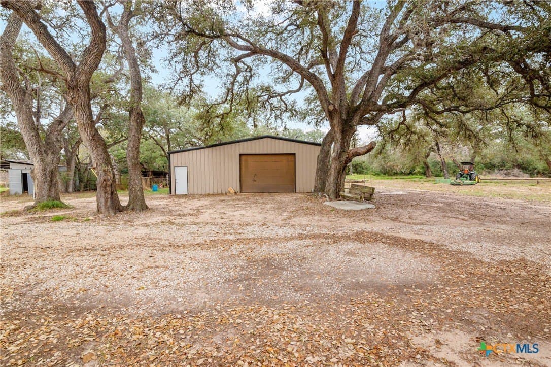 13.73 acres in Victoria County - photo 8