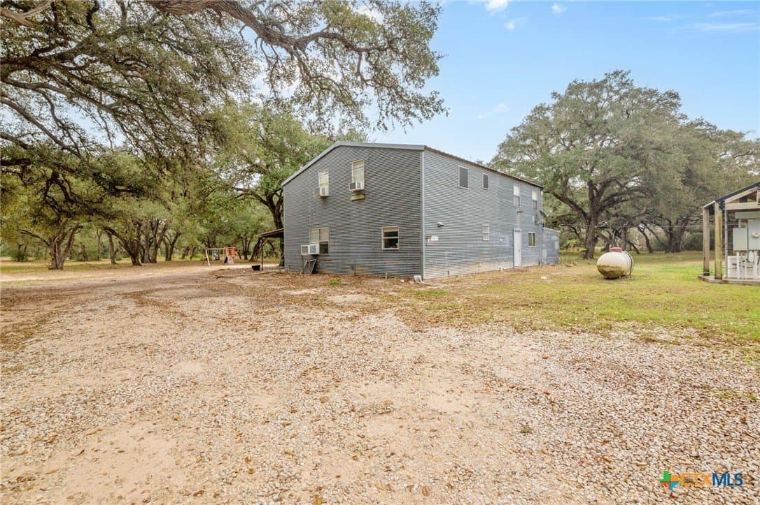 13.73 acres in Victoria County - photo 6