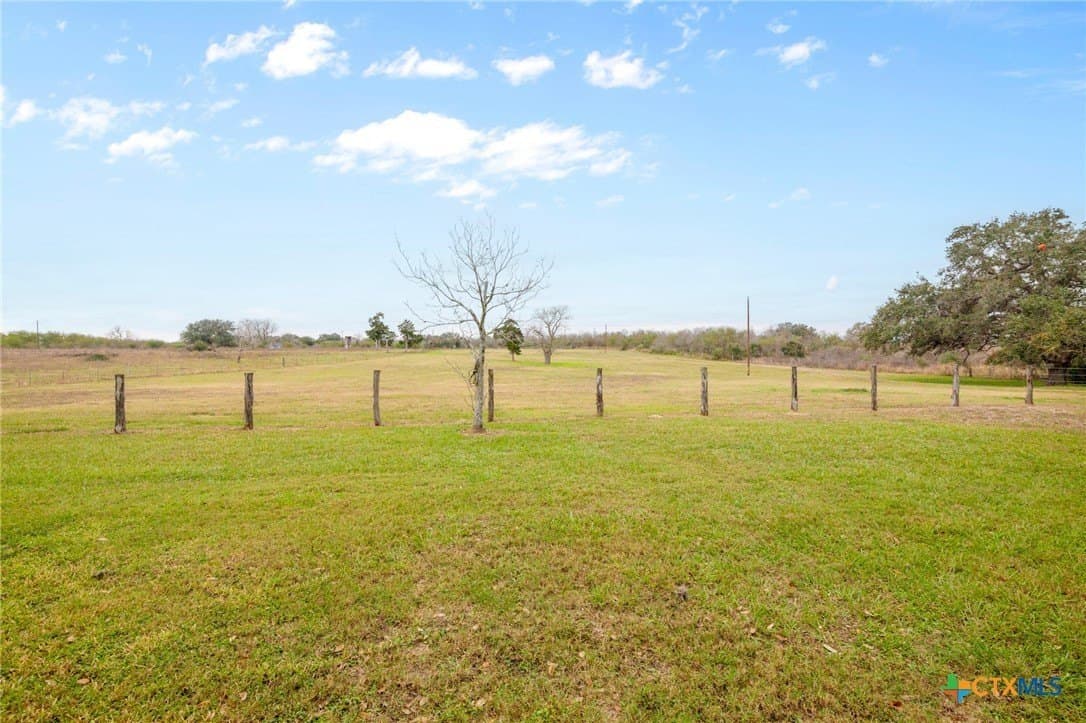 13.73 acres in Victoria County - photo 13