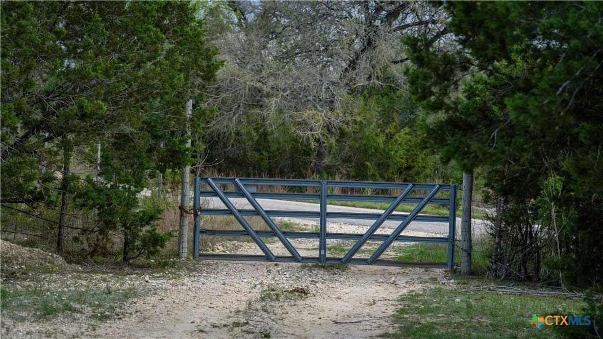 291.56 acres in Bandera County - photo 36