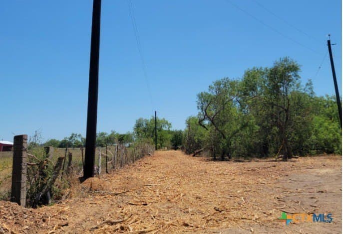 1 acres in Gonzales County - photo 8