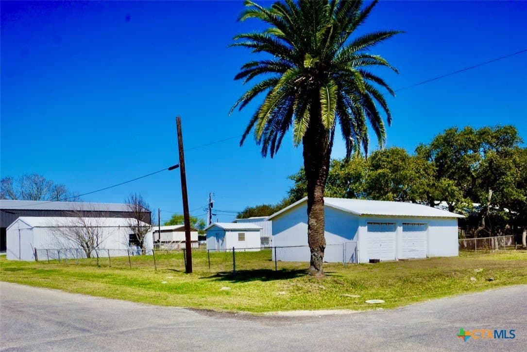 0.35 acres in Calhoun County - photo 4
