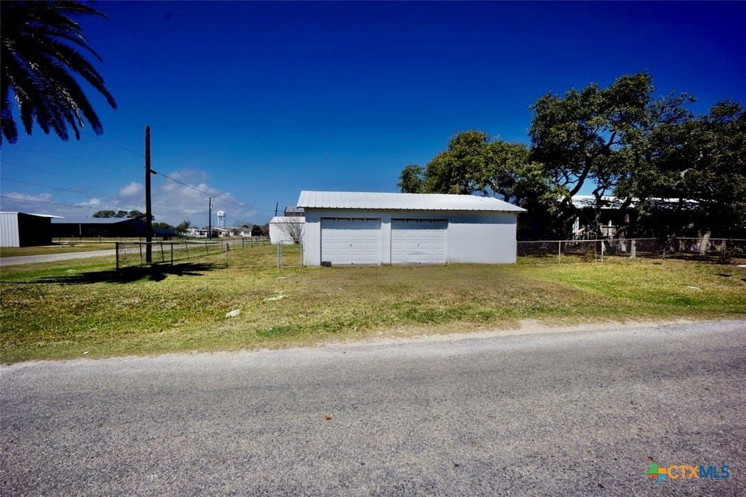 0.35 acres in Calhoun County - photo 16