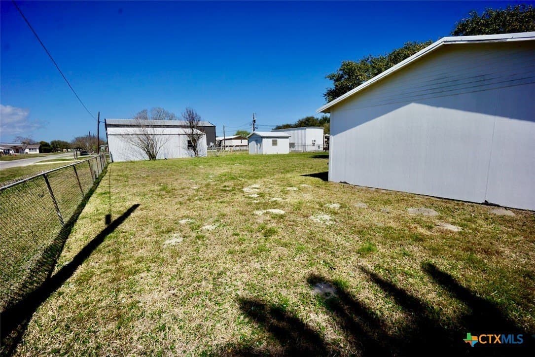 0.35 acres in Calhoun County - photo 5