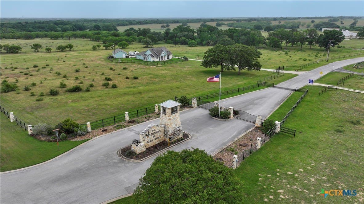 8.21 acres in Gonzales County - photo 2