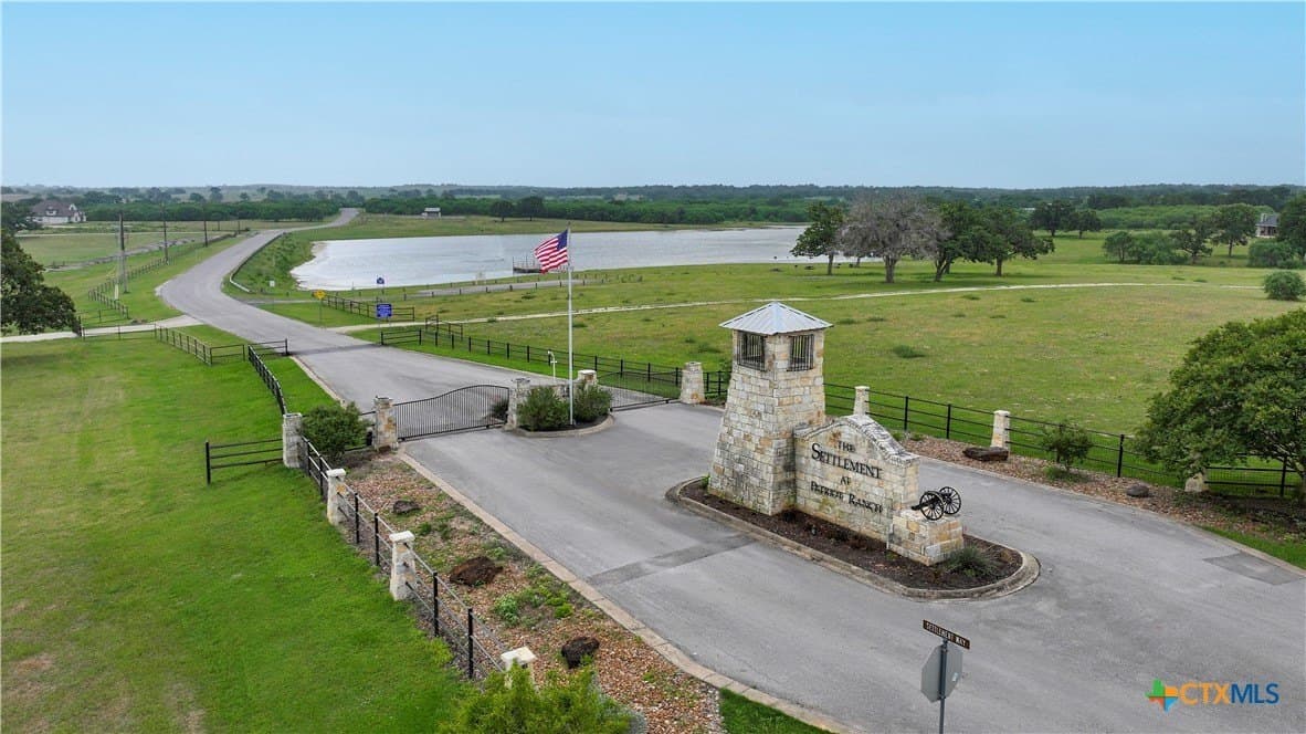 10 Patriot Circle lot: 10