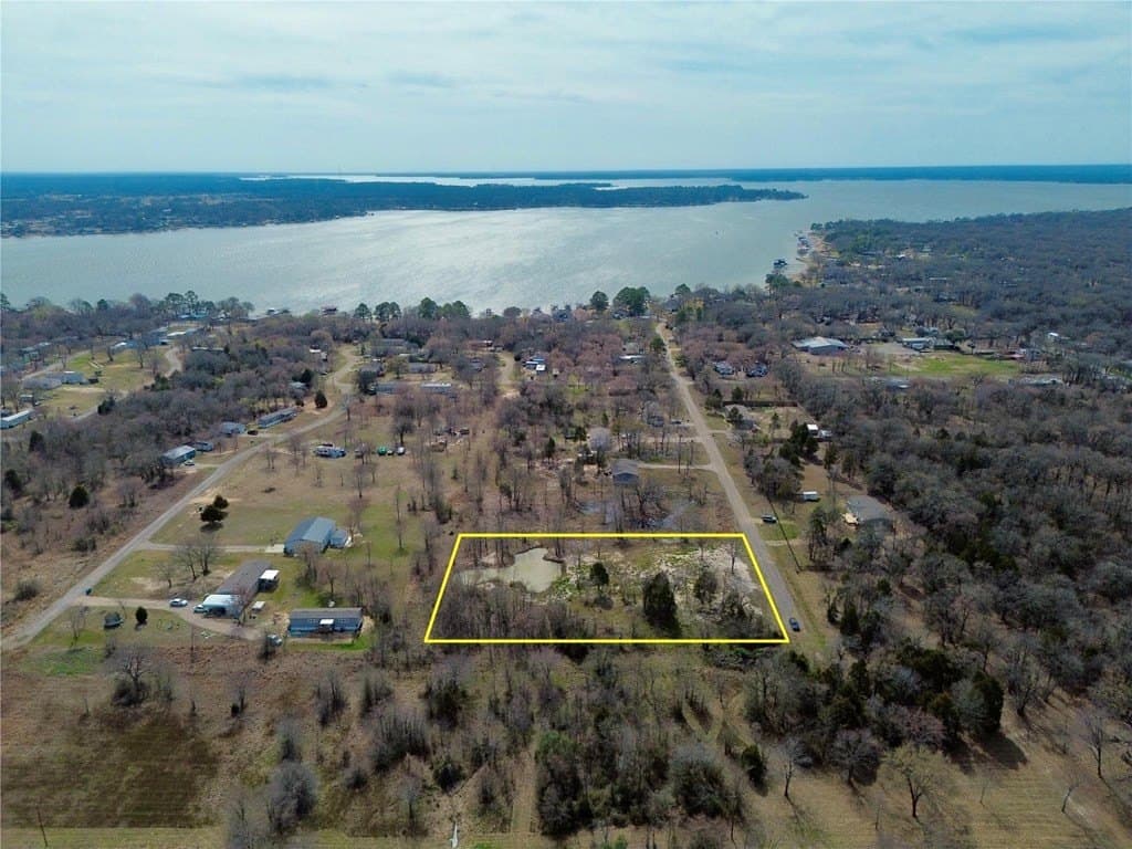 1.21 acres in Henderson County - photo 9