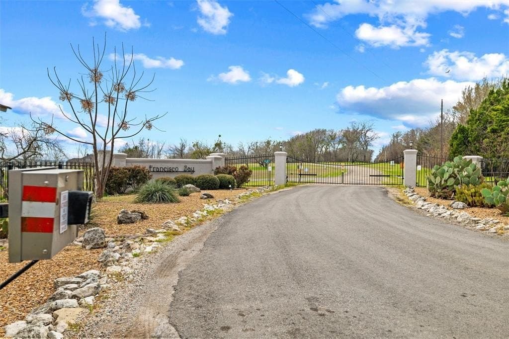 0.87 acres in Navarro County - photo 31