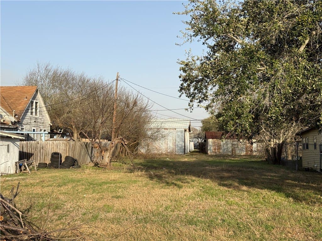 614 Commerce Avenue lot: 20, 21