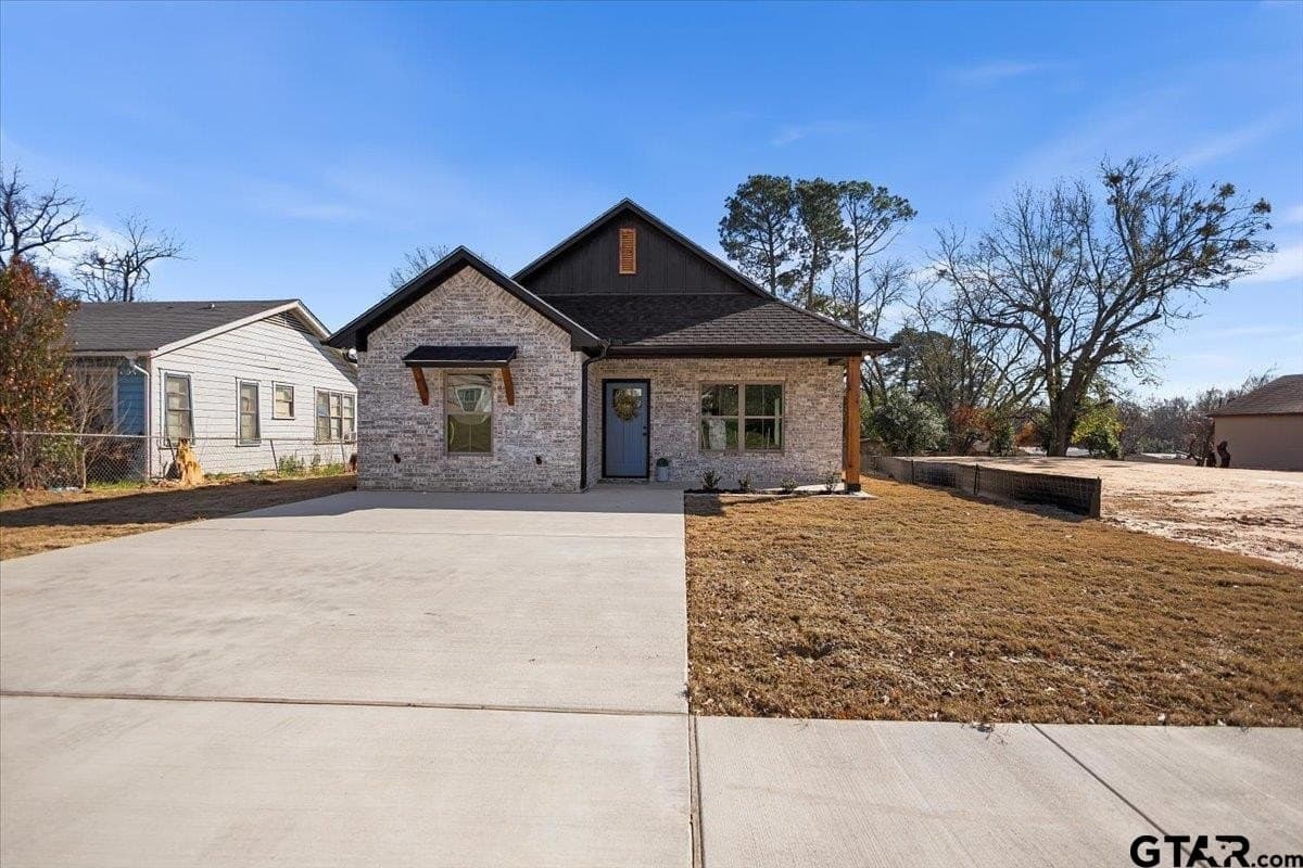 1413 N Summit
