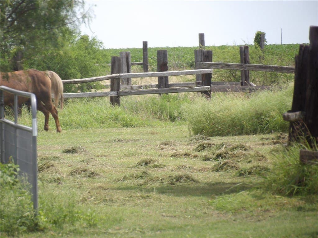 25 acres in Refugio County - photo 23