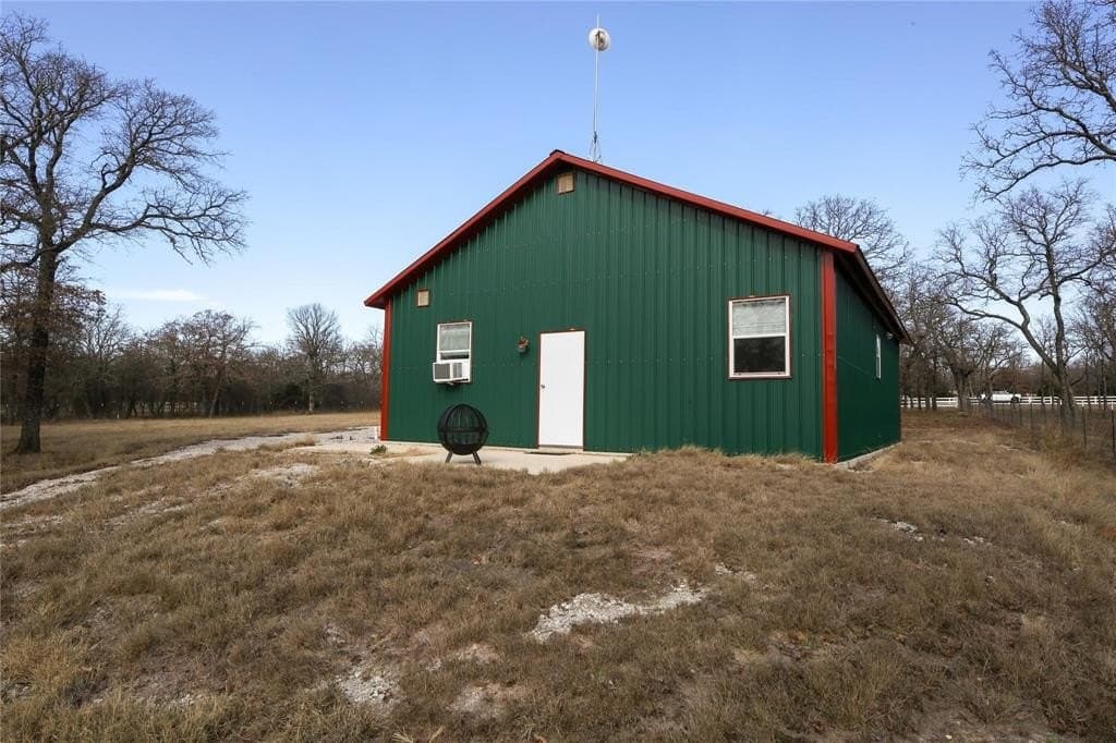 5.01 acres in Montague County - photo 4