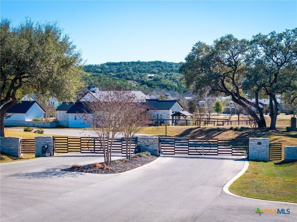 1 acres in Comal County - photo 9