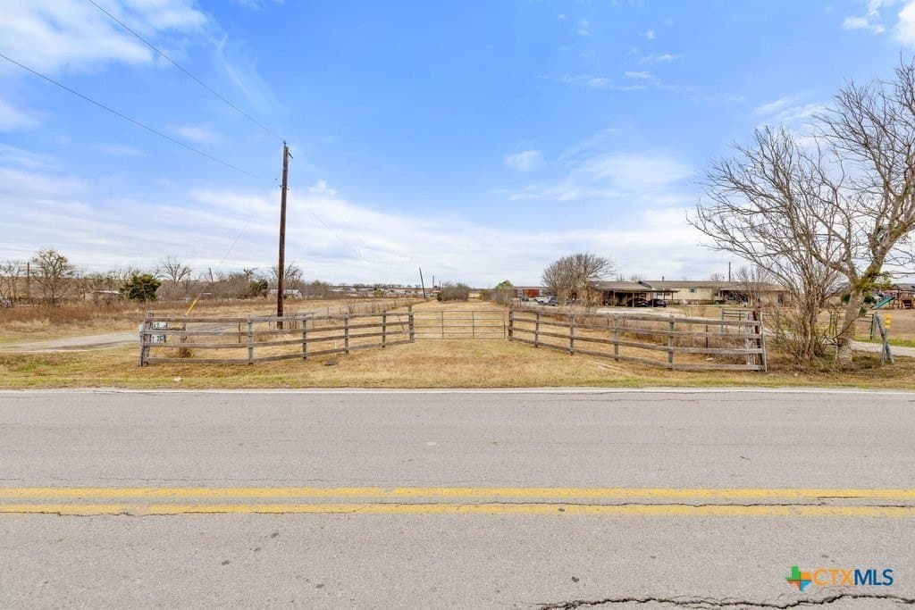8.44 acres in Travis County - photo 4