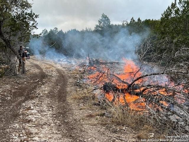 107.05 acres in Edwards County - photo 11