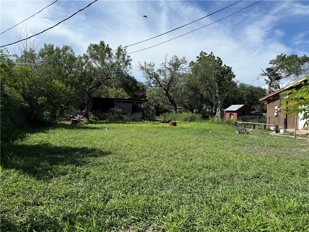 Farm Street lot: 11