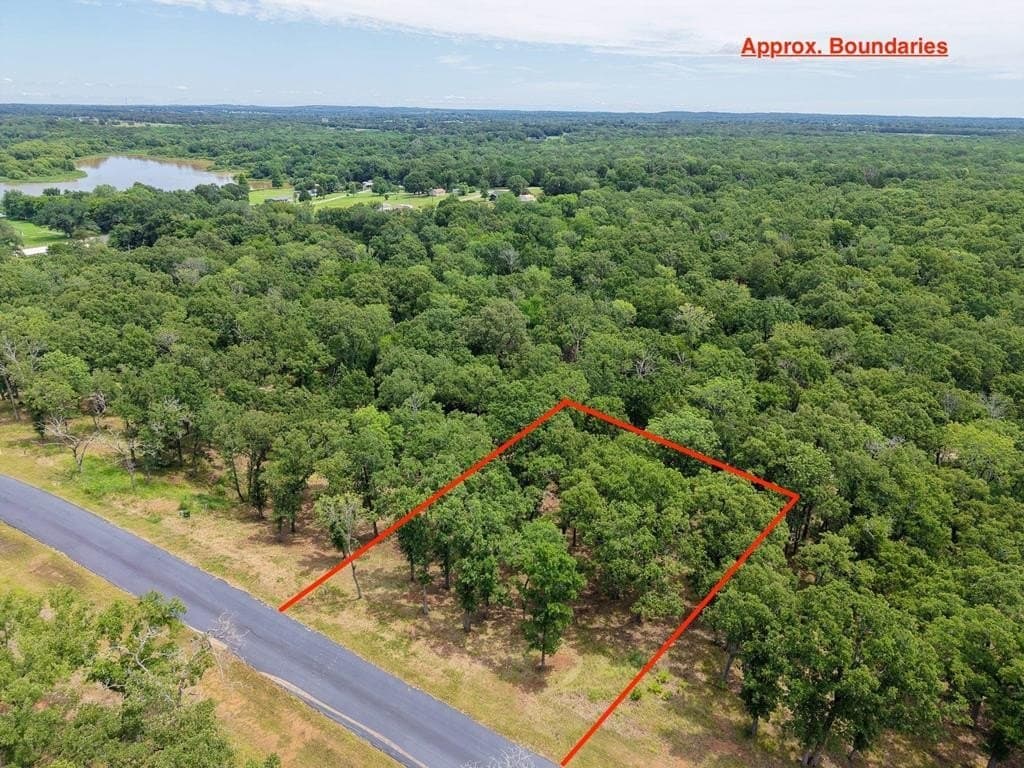 1.63 acres in Henderson County - photo 2